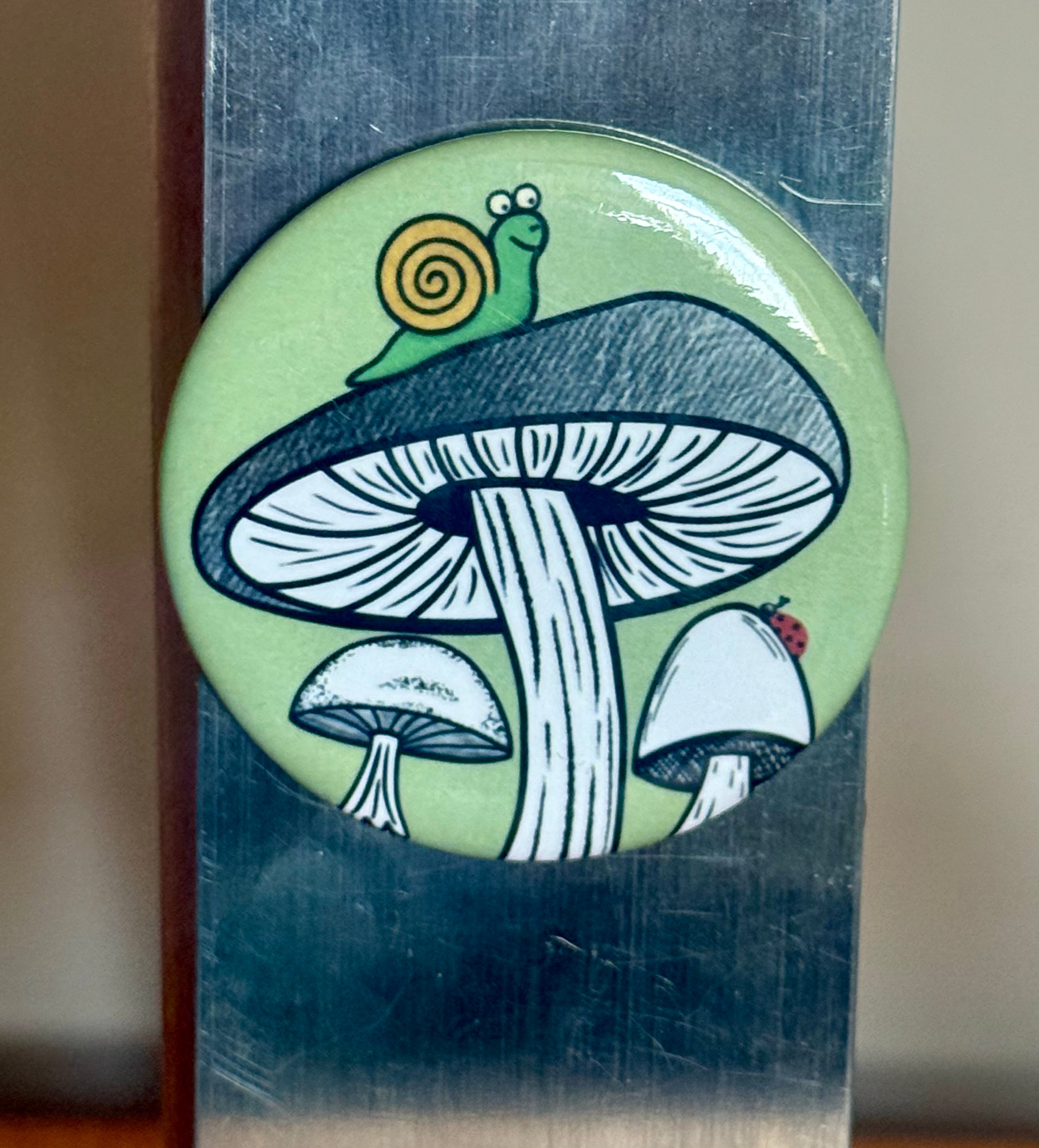 Mushroom magnet